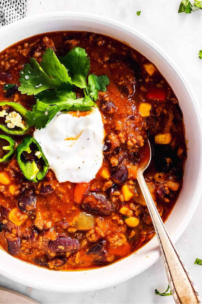 Healthy crockpot chili recipe from Savory Nothings