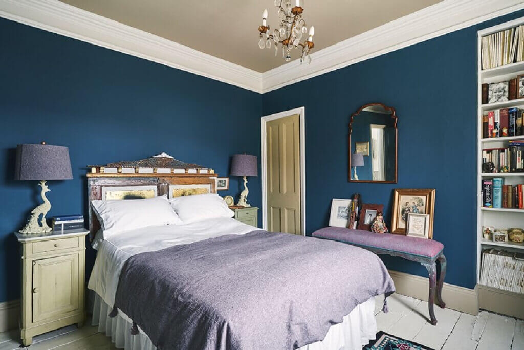 A calm bedroom in deep colors