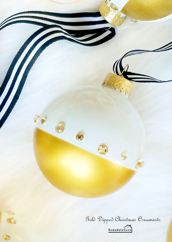 In New & Notable Mentions #19, Remodelacasa shows how to make gold dipped ornaments