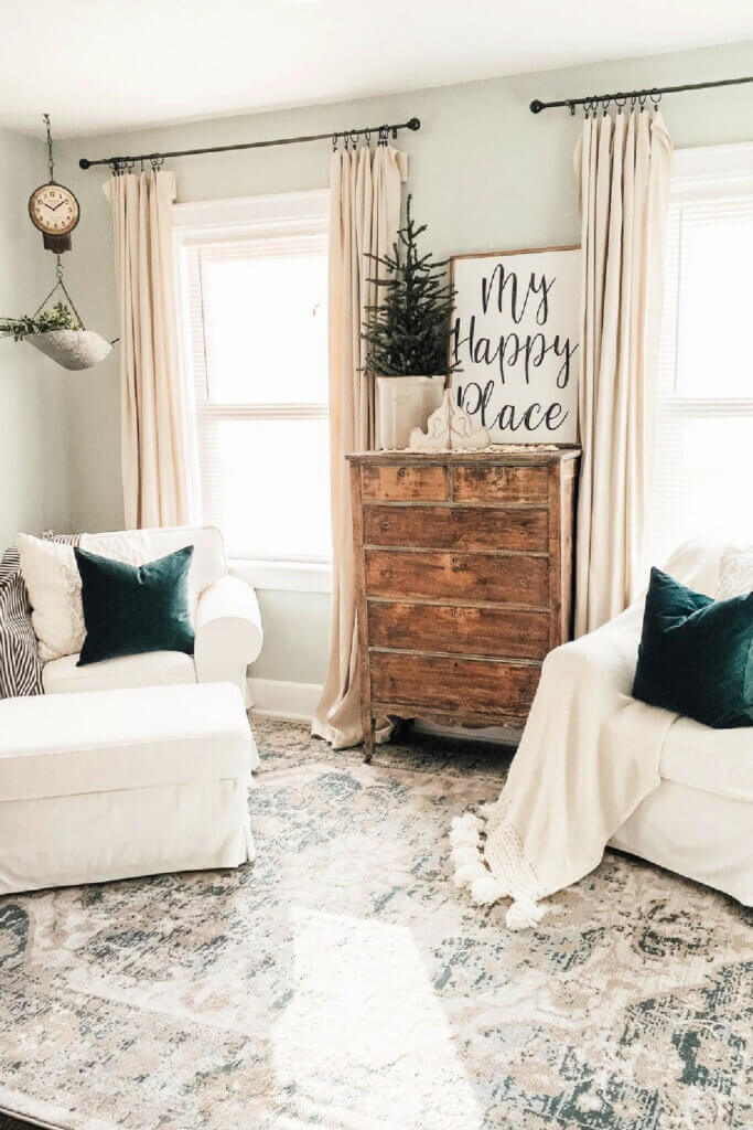 A blogger shows you how to decorate your home for winter with simple ideas.