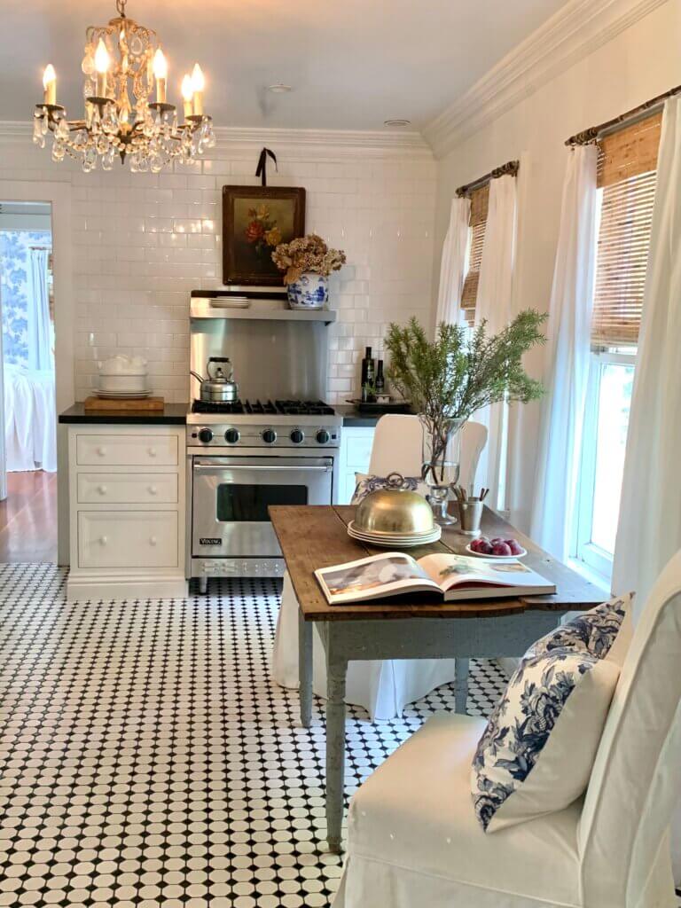 In New & Notable Mentions 1/14/23, this is a cottage-style eat-in kitchen.