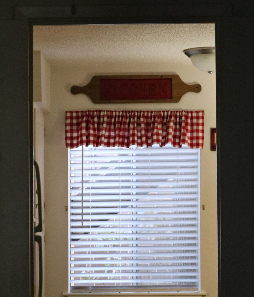 In Sunday Morning Chat, these are the window blinds I ordered from Amazon for my kitchen window