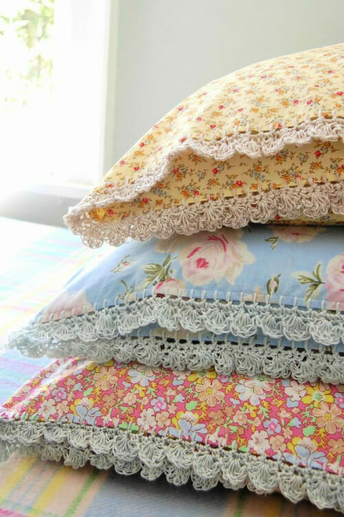 Admiring Decor Without Wanting to Redecorate means I love the look of these pretty print pillowcases with crochet edging.