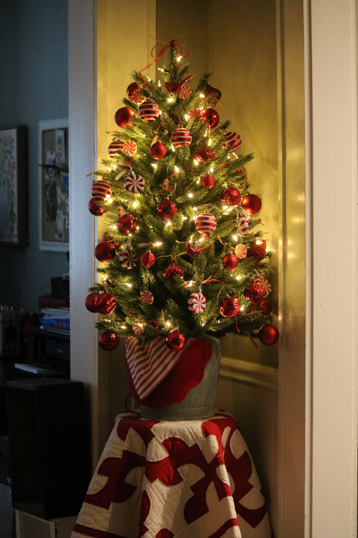 Ideas for year round Christmas trees might include red and white for Valentine's Day, like the tree I have now for Christmas.