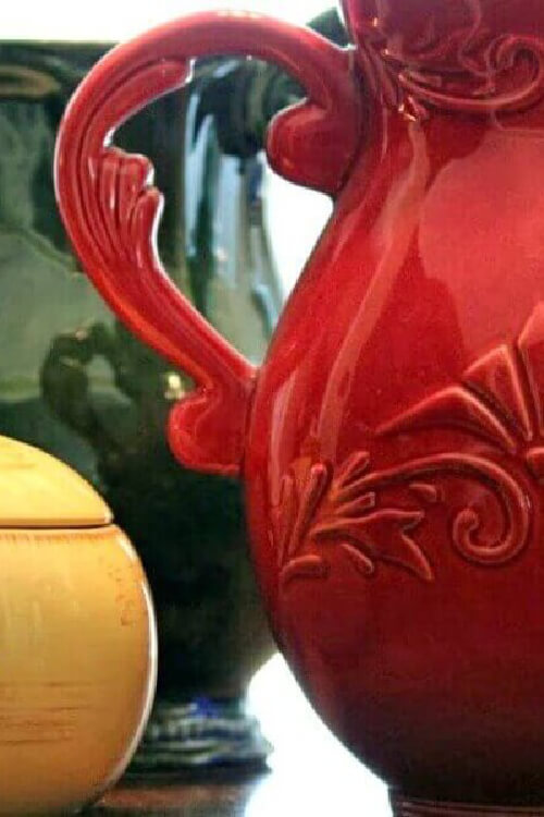 In how to use red in your home can be one featured piece, or more scattered around it in small doses.