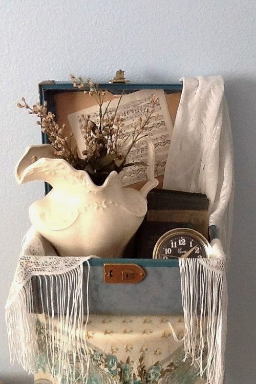 22 ideas to repurpose vintage suitcases includes this vignette with vintage decor.
